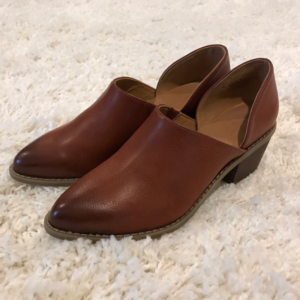 Women’s Faux Leather Shoe Size 6.5